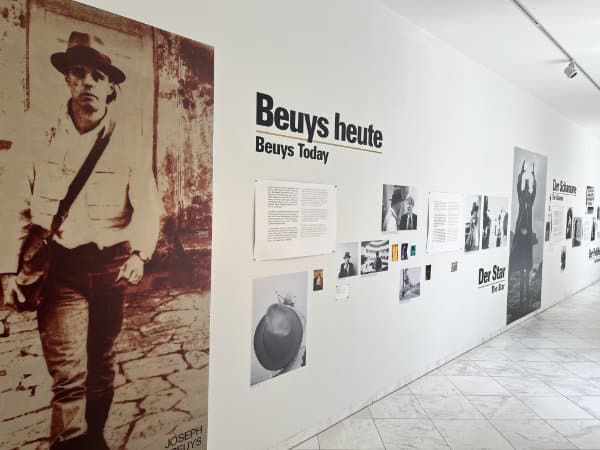 Joseph Beuys Ausstellung in Schloss Moyland Kindheit am Niederrhein