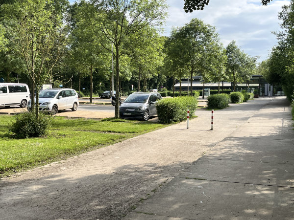 Parkplatz an der Biologischen Station Krickenbecker Seen Parkplatz an der Biologischen Station Krickenbecker Seen